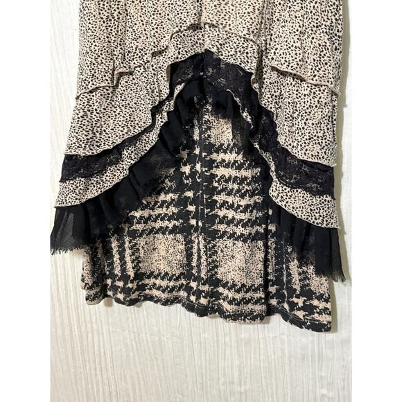 Silence & Noise Tiered Tank Top Blouse Beige Black Ruffled Lace XS - Picture 2 of 5